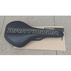 DARTMOOR sedlo Arrow RACE LTD. Black/SANDSTORM